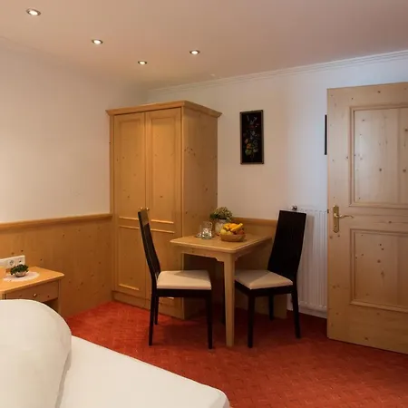 Zauser 게스트하우스 4*