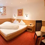 Zauser Casa de hóspedes 4*